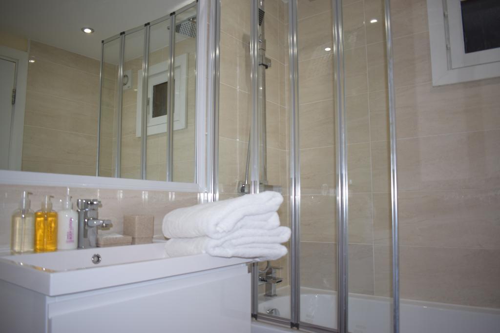 Sky Night Serviced Apartments Cardiff Extérieur photo