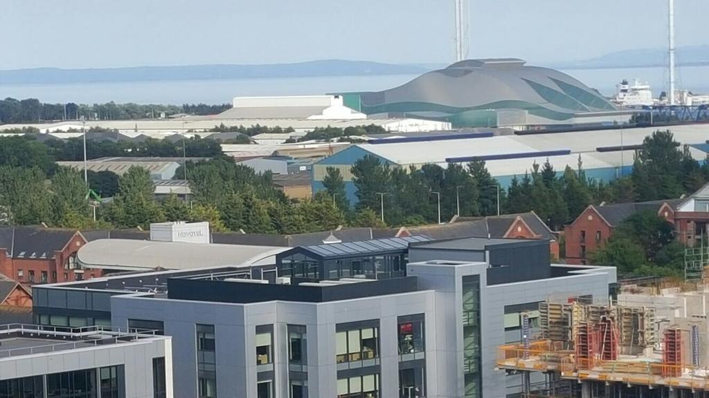 Sky Night Serviced Apartments Cardiff Extérieur photo